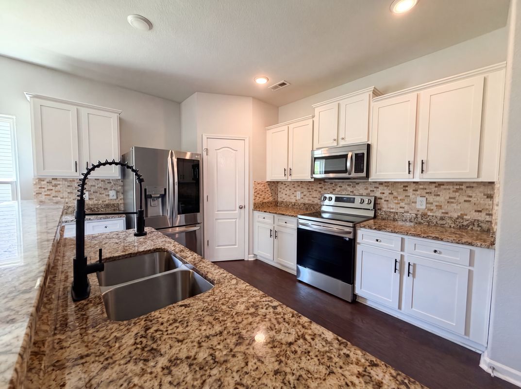 Property photo 2 of 4034 Rosfield Dr