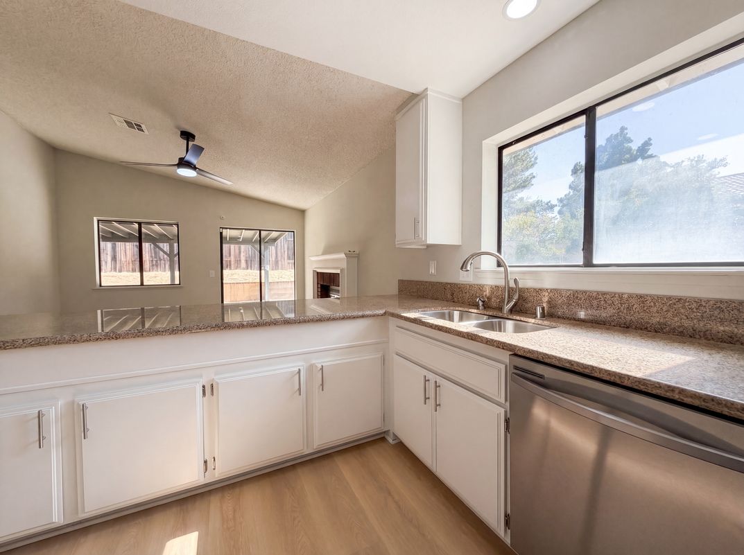 Photo 9 of 25 of 42355 Willeta Ave, Lancaster, CA