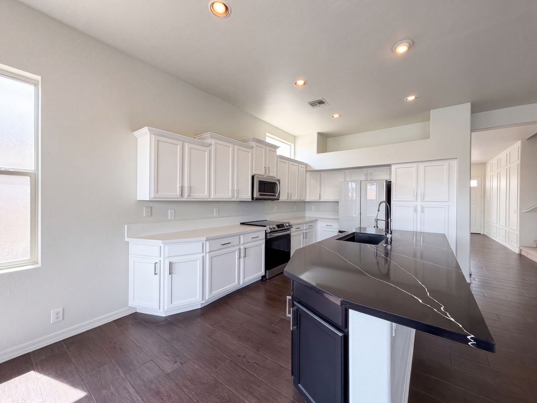 Property photo 2 of 3003 N 111th Dr