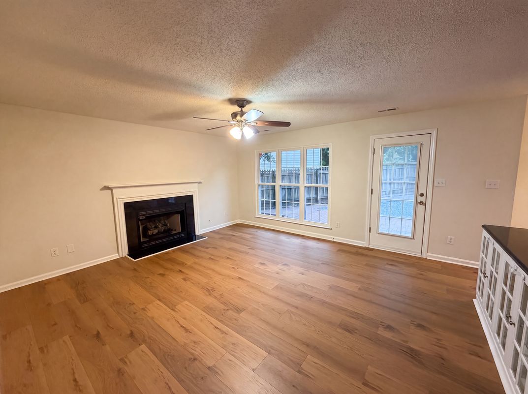 Property photo 2 of 3737 Winterberry Ct NW