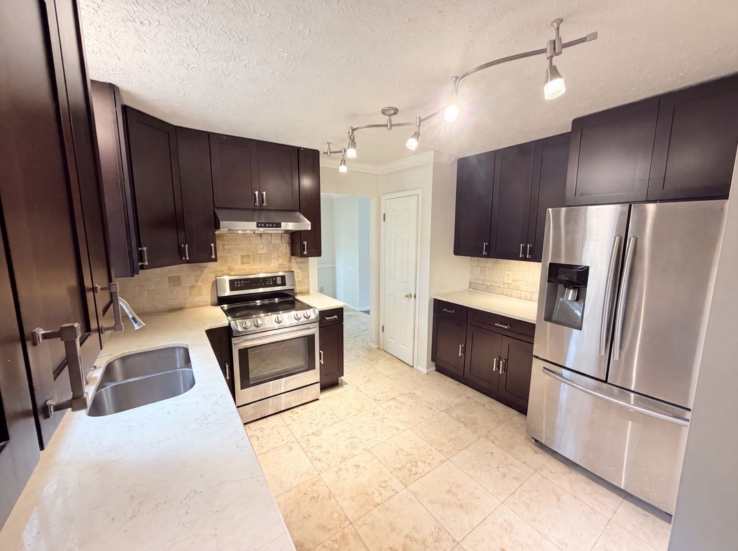 Property photo 2 of 215 Arbour Run