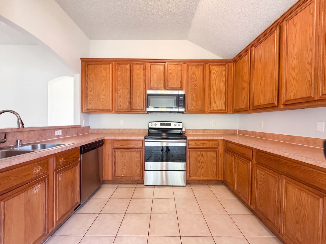 Property photo 2 of 9 Fern Oak Ct