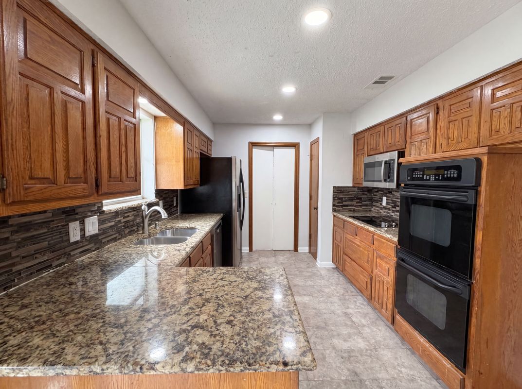 Property photo 2 of 1604 Danube Ln