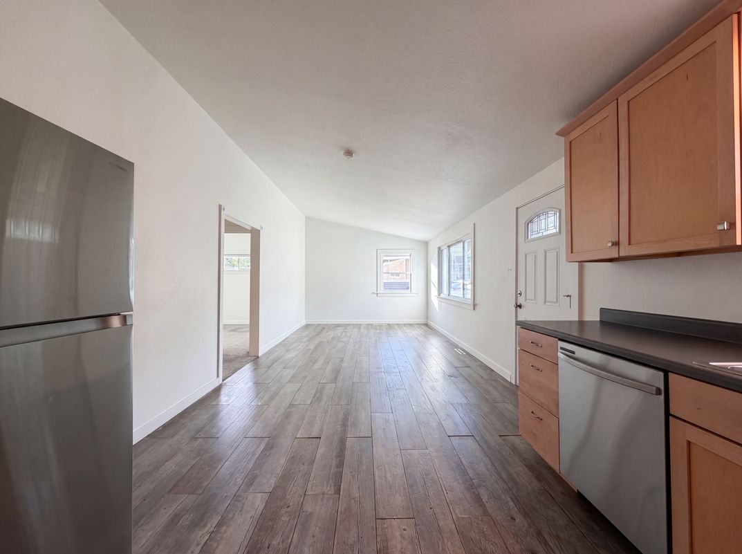 Property photo 3 of 433 Sunnyside Ln