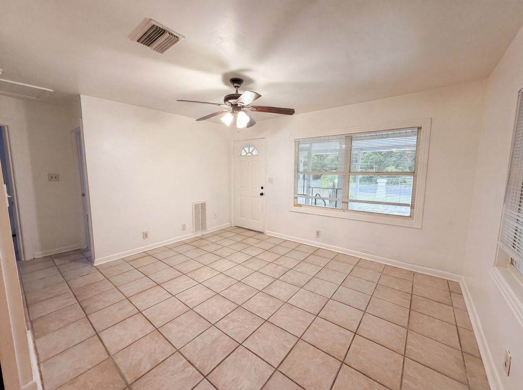 Property photo 3 of 626 S 67th St