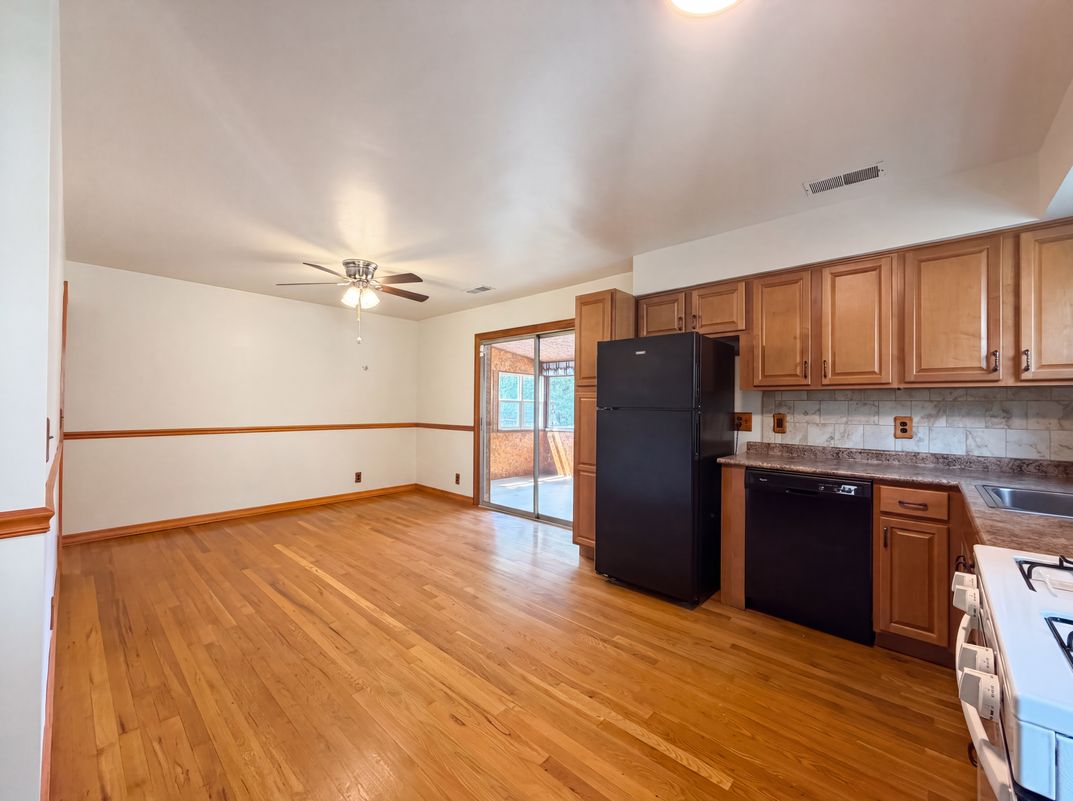 Property photo 3 of 6971 Warder Dr