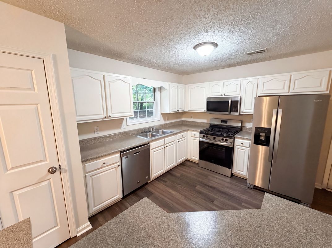 Photo 2 of 34 of 215 Twin Brook Way, Lawrenceville, GA