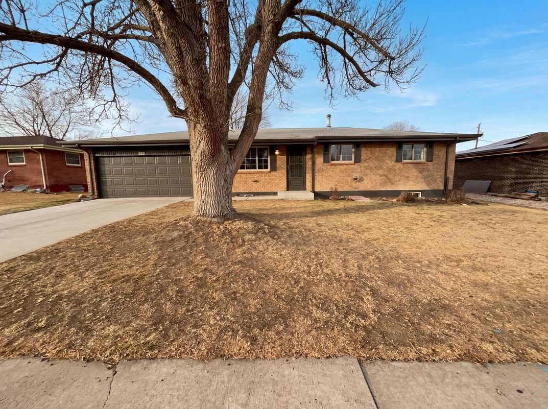 Property photo 1 of 1027 N 1st St