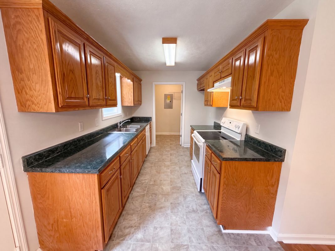 Property photo 2 of 685 Douglas Ave