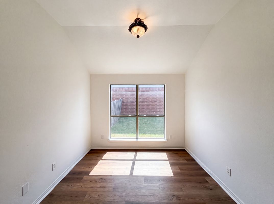 Photo 9 of 17 of 143 Pintail Ln, Sanger, TX