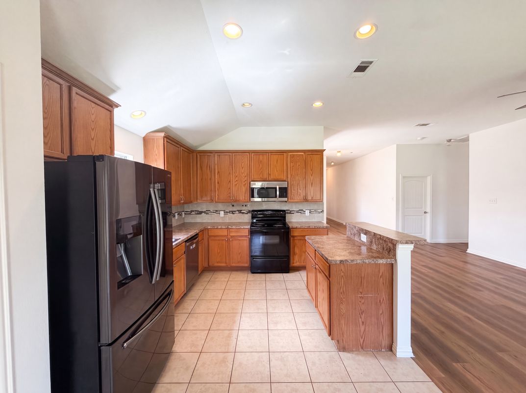 Photo 3 of 17 of 143 Pintail Ln, Sanger, TX