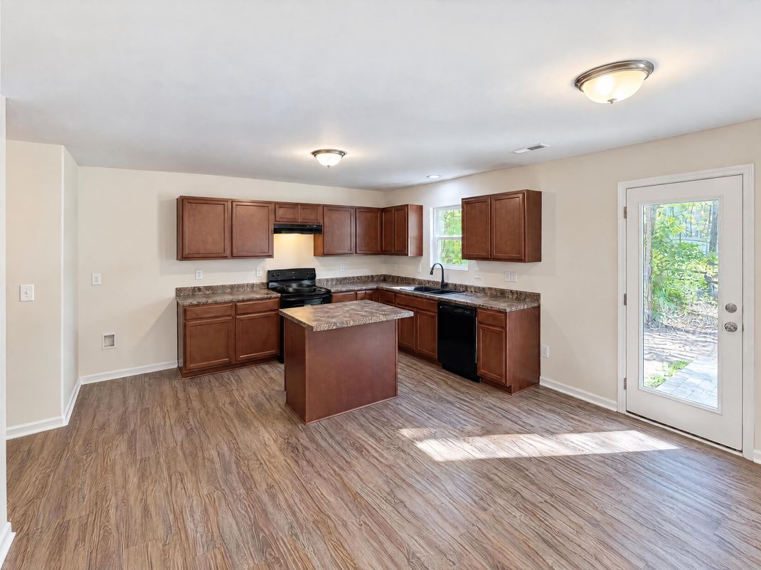 Property photo 2 of 658 Buckskin Rd