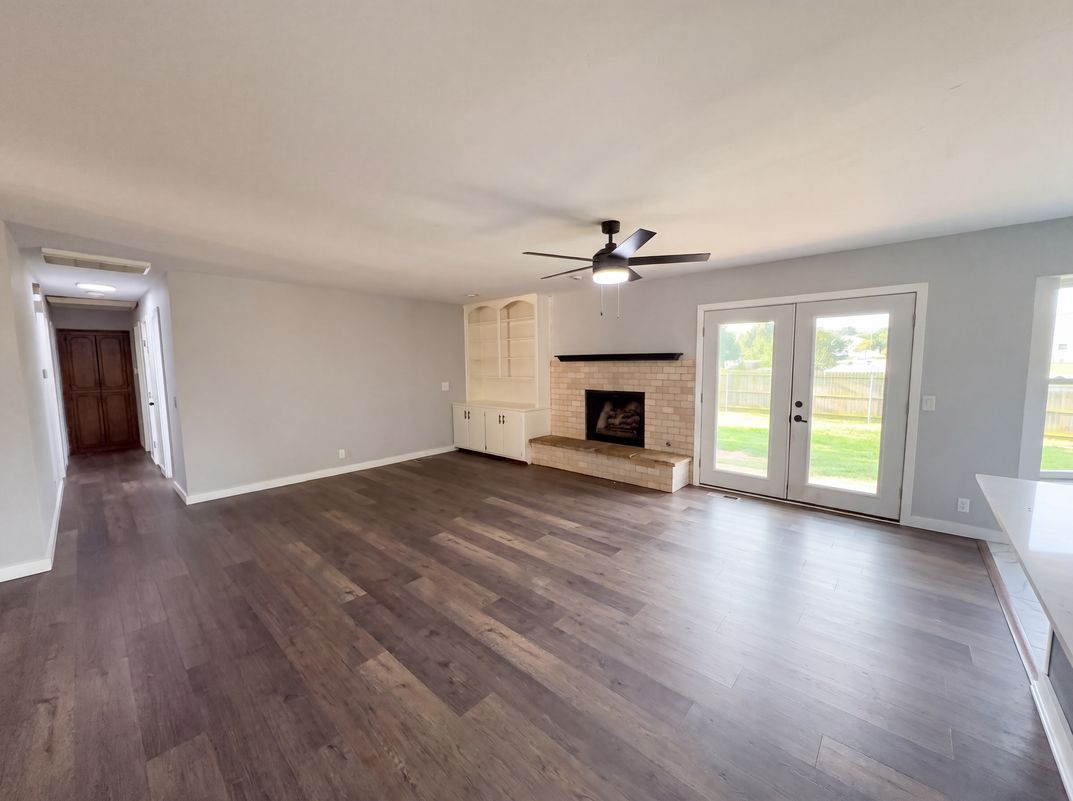Property photo 3 of 1123 E Willham Dr
