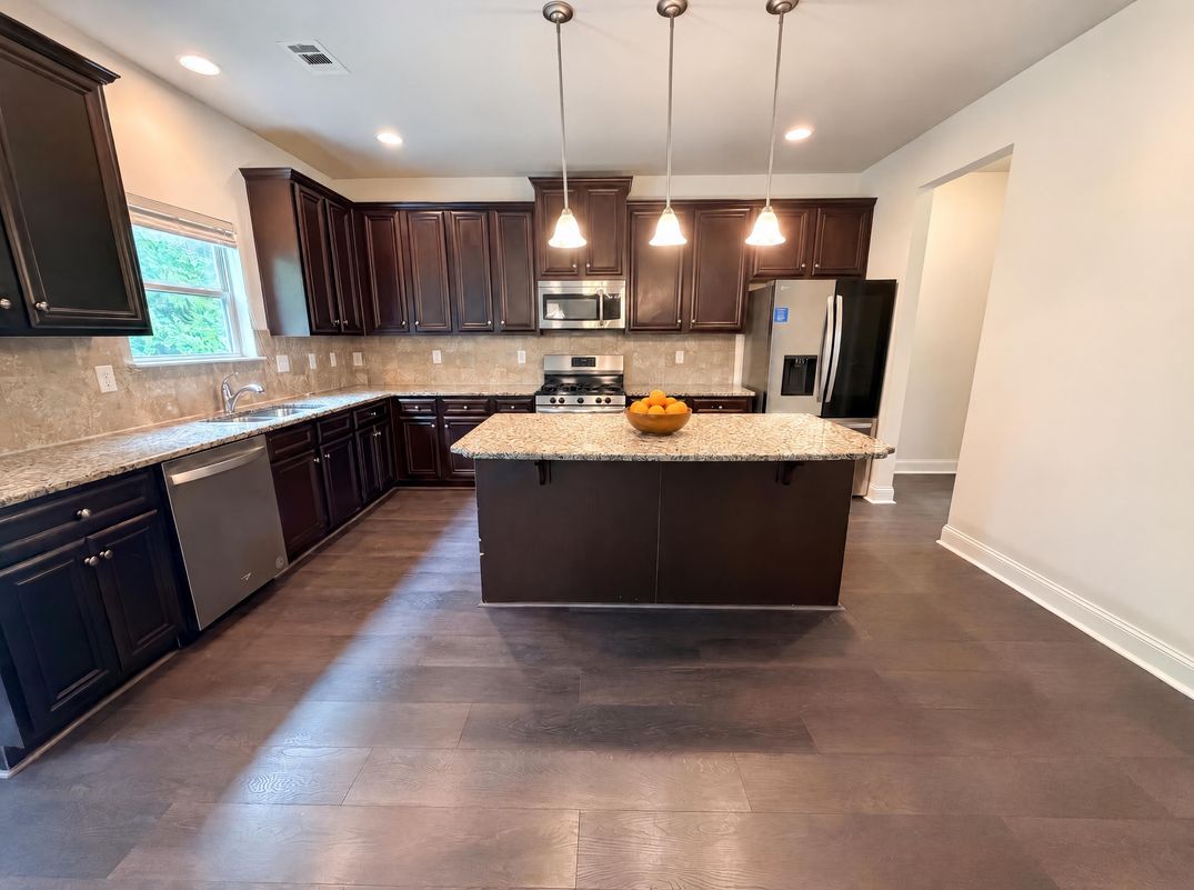 Property photo 2 of 2627 Glenbrook Ln