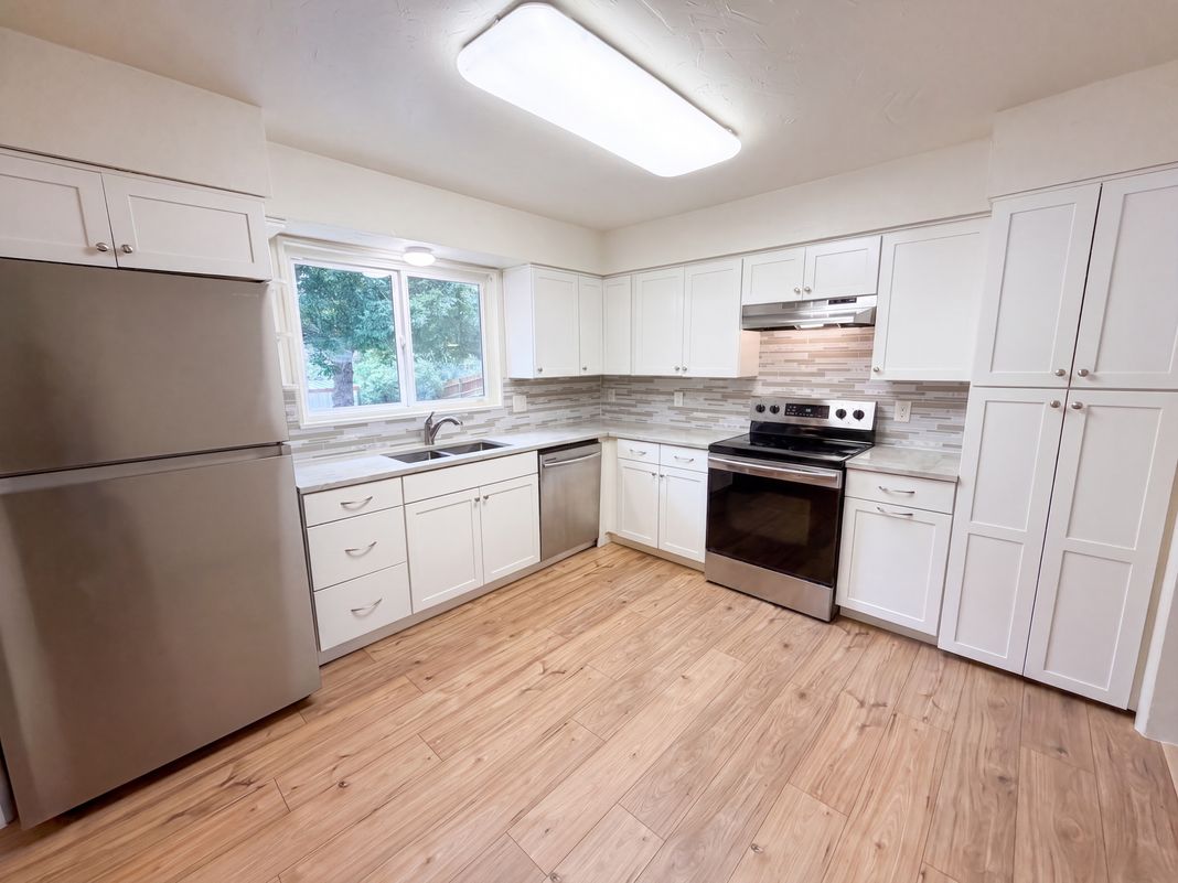 Property photo 2 of 3352 W Aksarben Ave