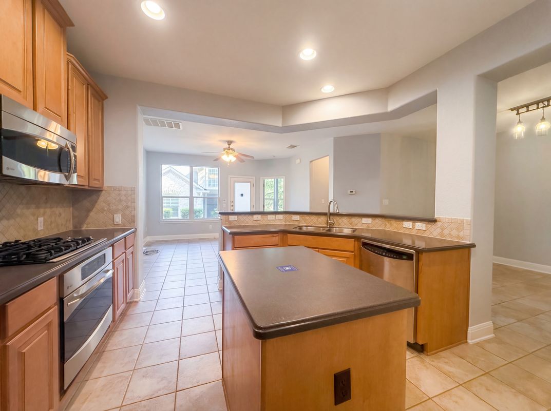 Property photo 2 of 104 Perpetuation Dr