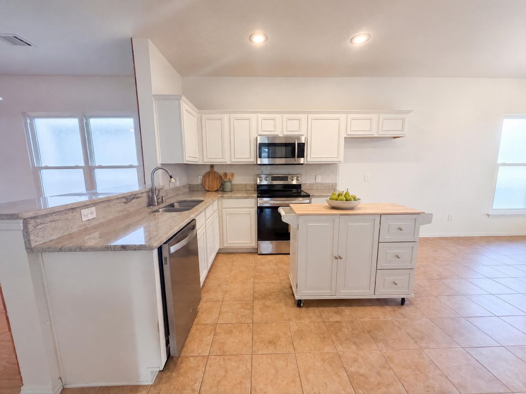 Property photo 3 of 10061 Cedar Lake Dr