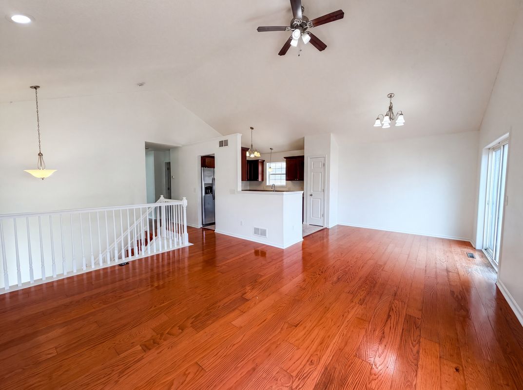 Property photo 3 of 7476 Hampton Ln