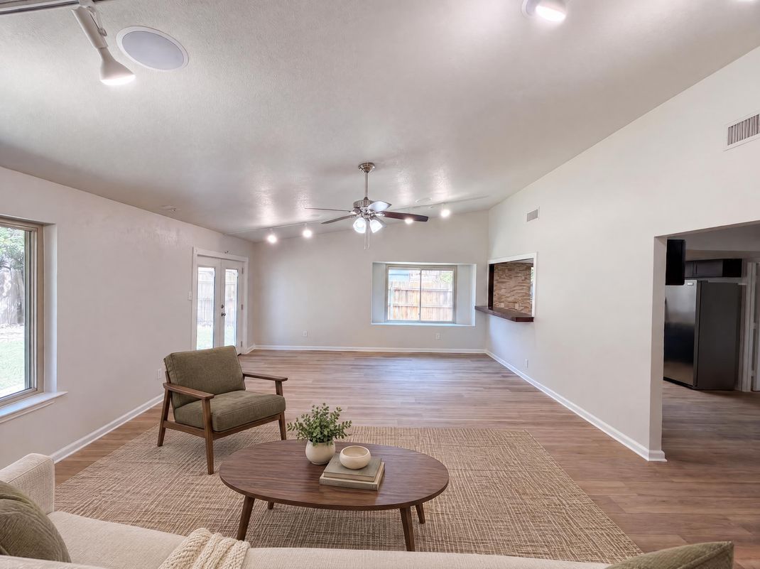 Property photo 3 of 220 Grand Meadow Dr