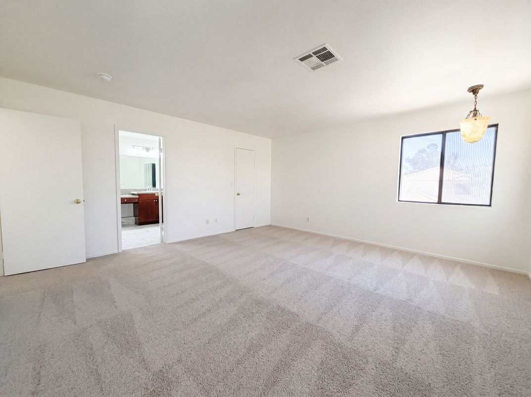 Photo 18 of 28 of 2801 Autumn Haze Ln, Las Vegas, NV