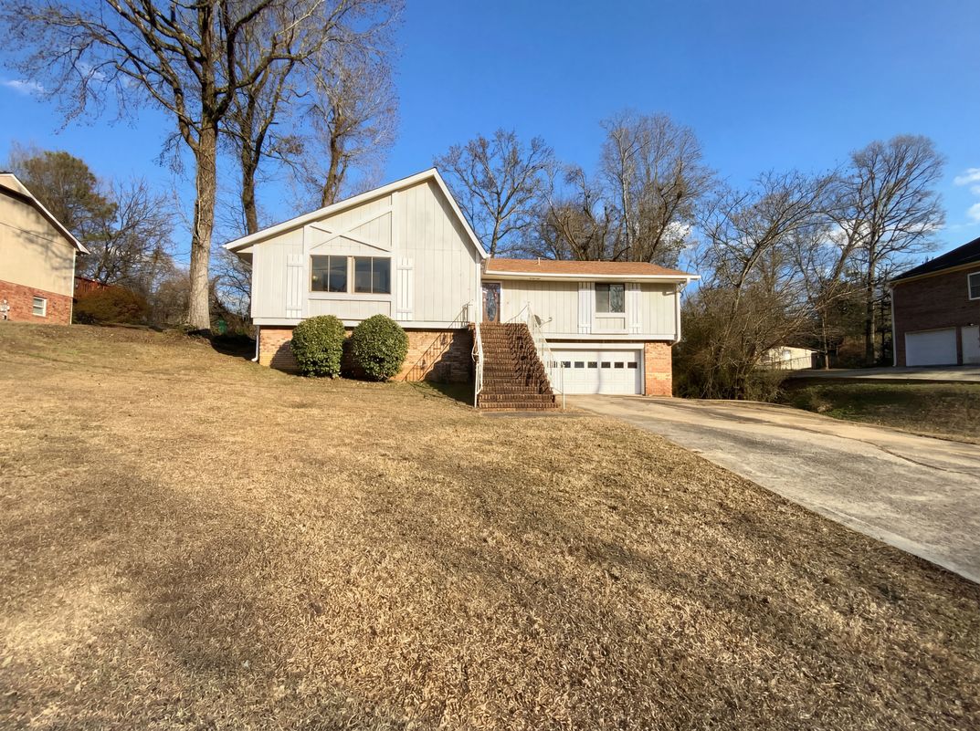 Property photo 1 of 1111 3rd Ln