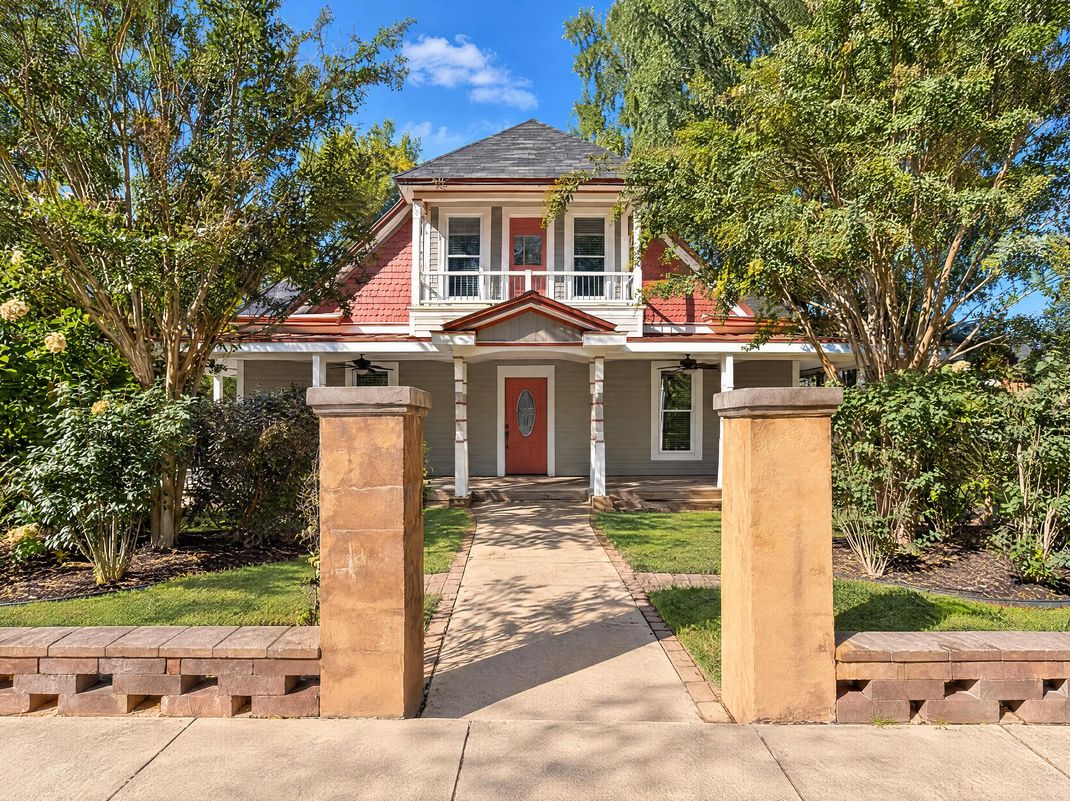 Property photo 1 of 732 W Front St