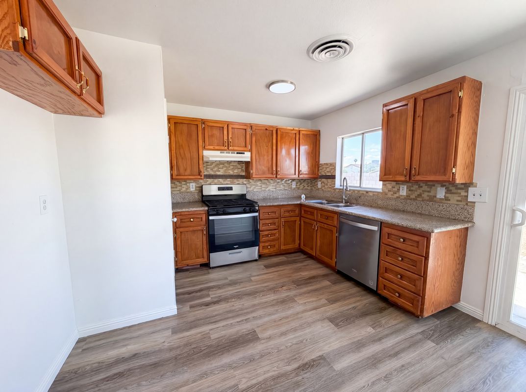 Photo 2 of 44 of 4018 Shady Oak Dr, Las Vegas, NV