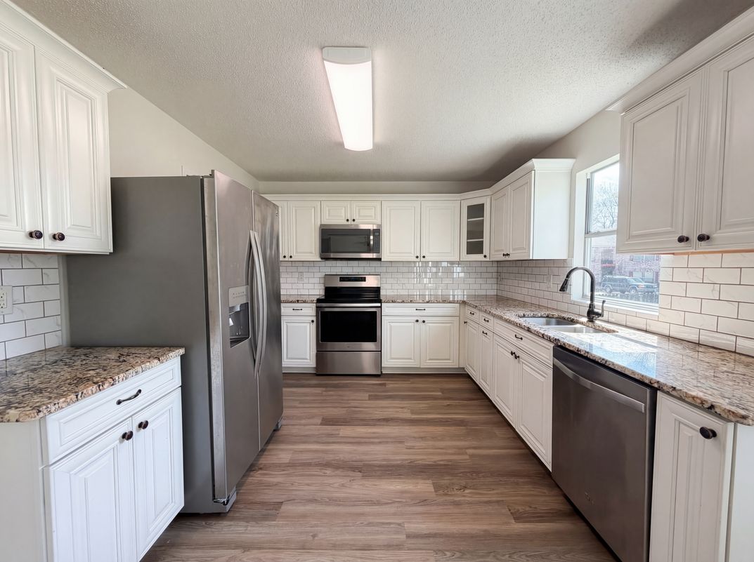 Property photo 2 of 2501 Avalon Creek Way