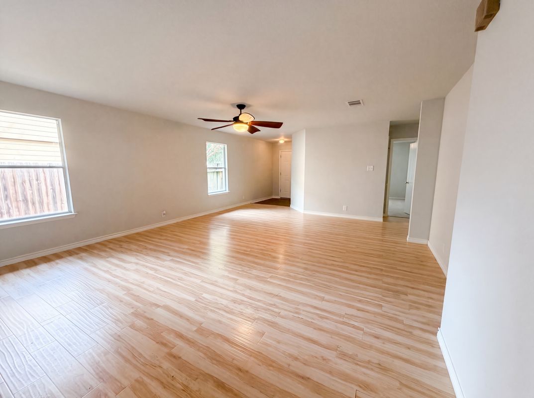 Property photo 3 of 616 Barbara Way