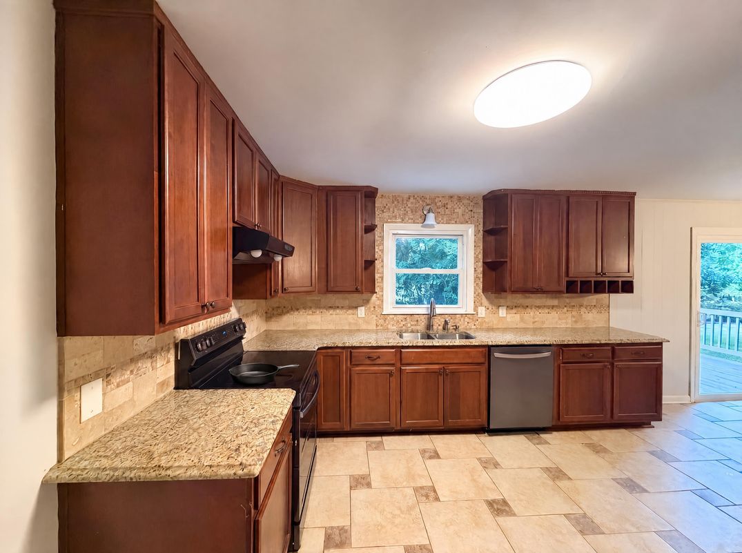 Property photo 3 of 407 Lamesa Dr
