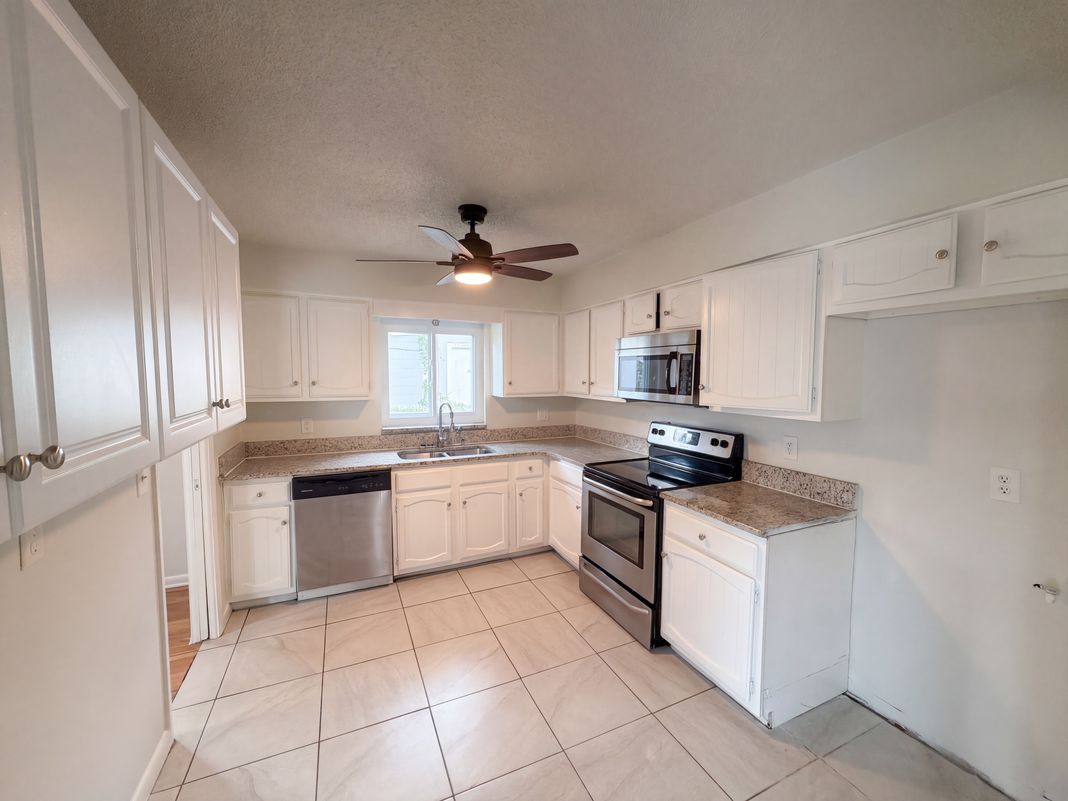 Property photo 2 of 4610 Devon Ave