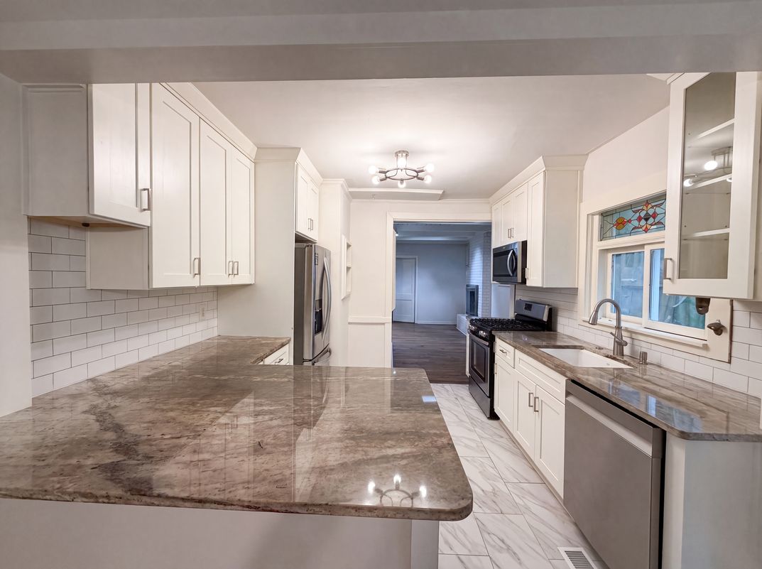 Property photo 2 of 512 Harold Ave NE