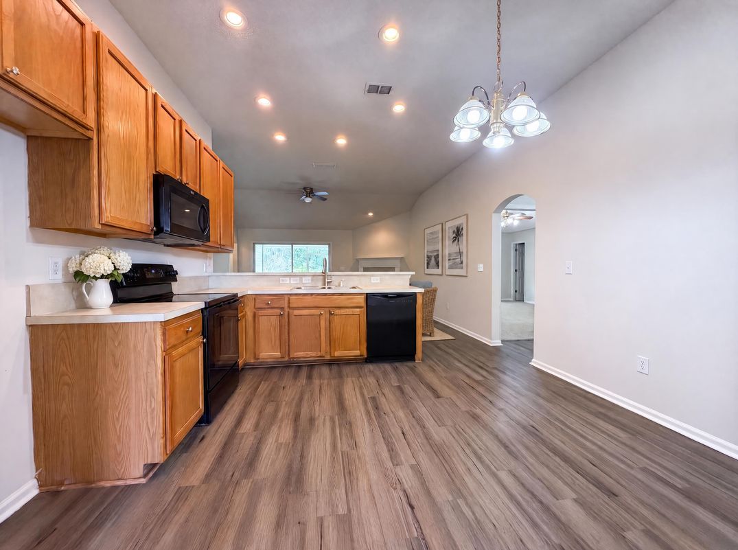 Property photo 2 of 8436 Staplehurst Dr W