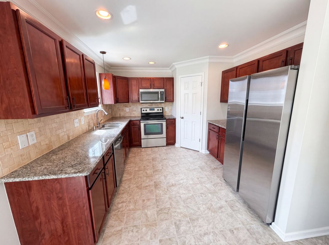 Property photo 2 of 42824 Greystone Dr
