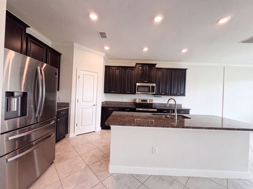 Property photo 2 of 9709 Ivory Dr