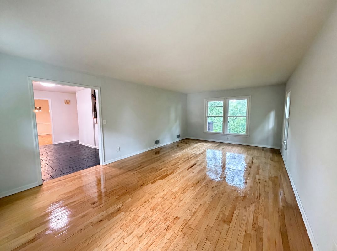 Property photo 3 of 101 Wexford Way