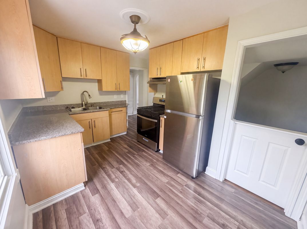 Property photo 2 of 17590 Eastland St