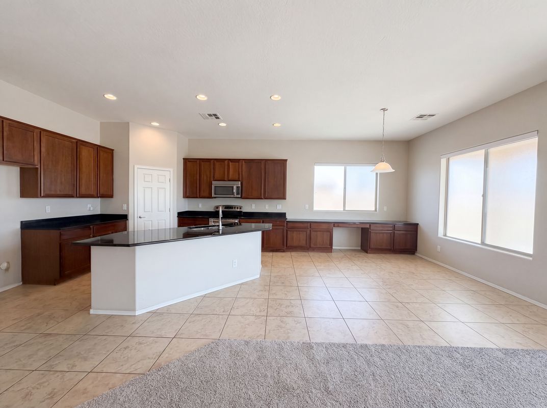 Property photo 2 of 17104 N Oliveto Ave