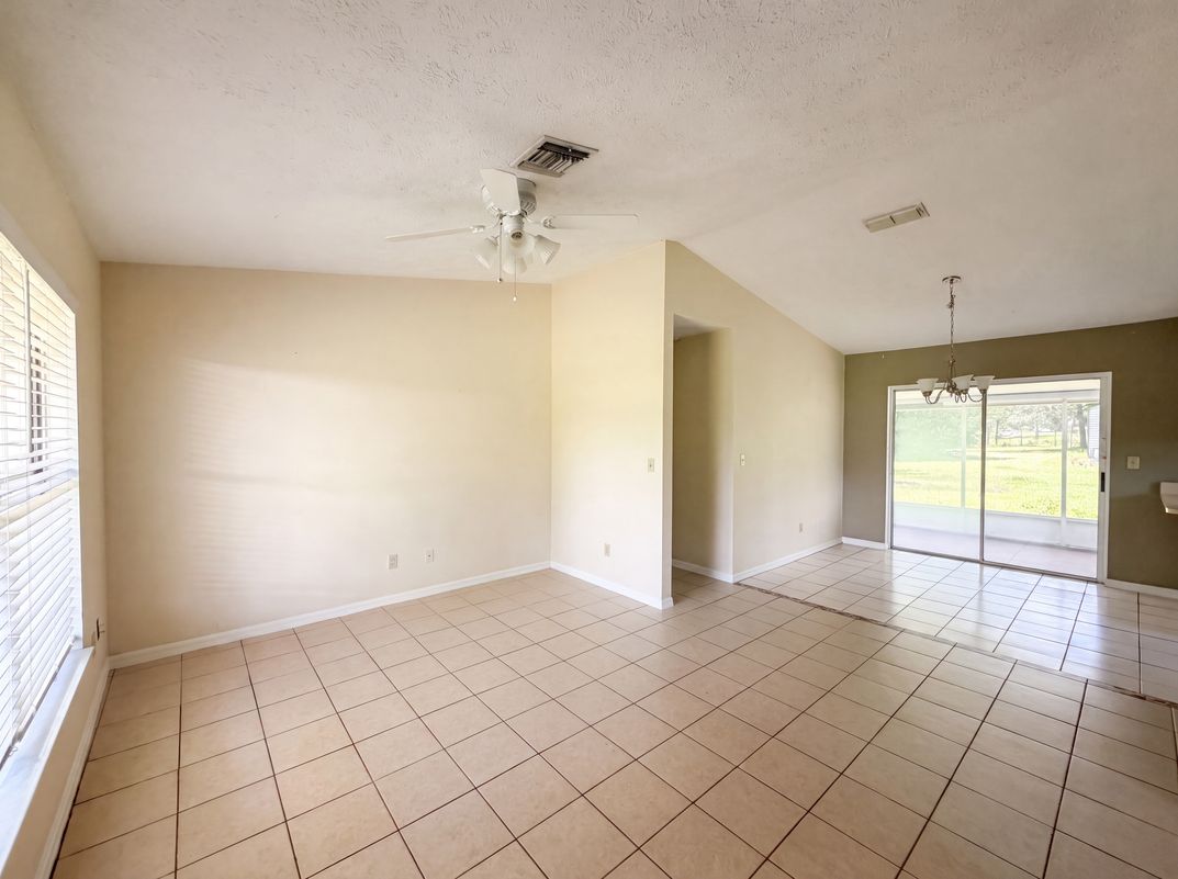 Property photo 3 of 1870 SW Valencia Heights Ave