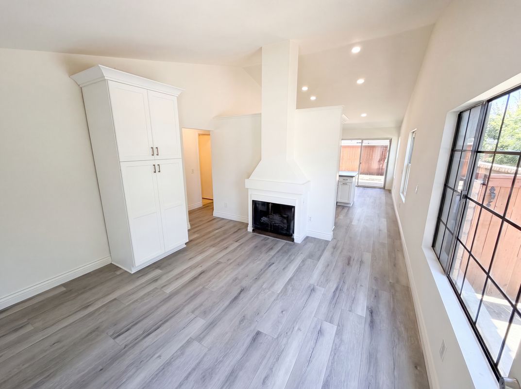 Property photo 3 of 12305 Daisy Ct