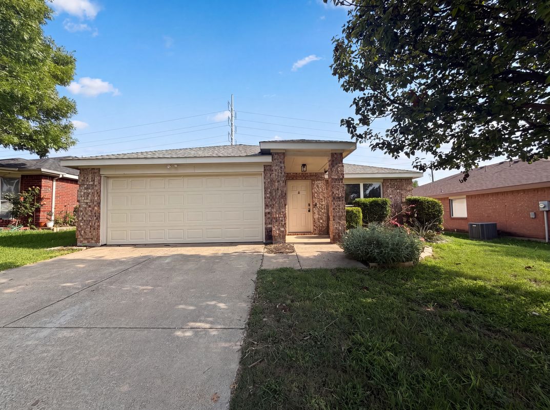 Property photo 1 of 2324 Glenhaven Dr