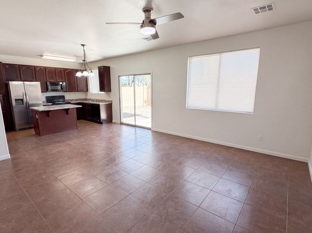 Photo 3 of 24 of 17533 W Mandalay Ln, Surprise, AZ