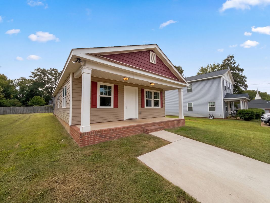 Property photo 1 of 109 Lakewood Ave