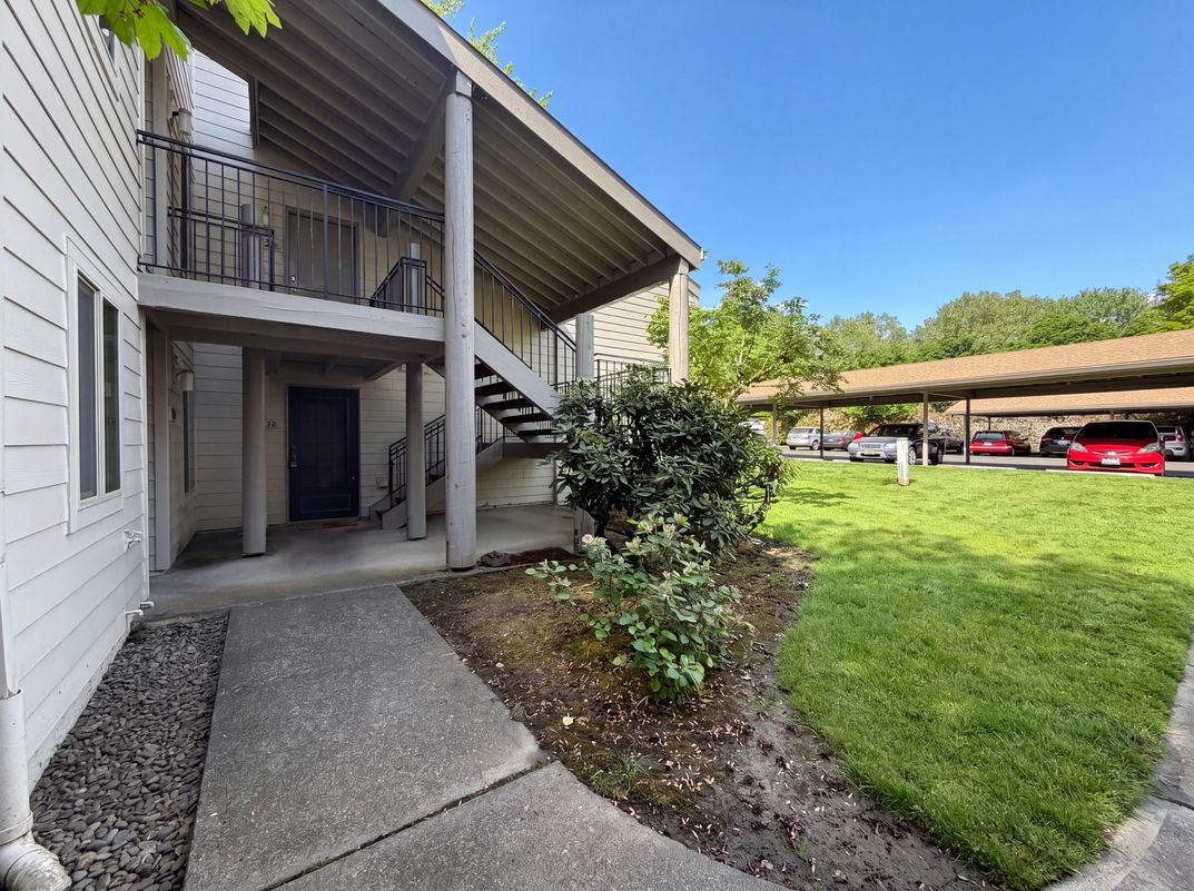 Photo 6 of 20 of 10132 SW Trapper Ter, Beaverton, OR