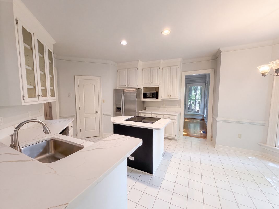 Property photo 2 of 5806 Fox Briar Way