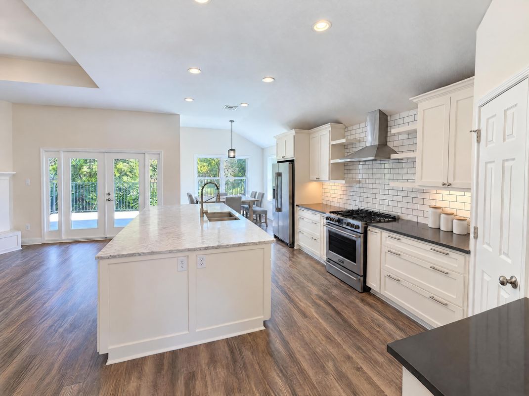 Property photo 2 of 2830 Beacon Hill Dr