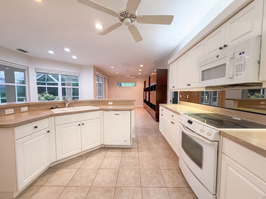 Property photo 2 of 2146 Calusa Lakes Blvd
