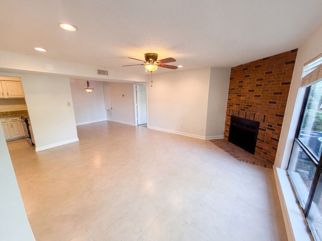 Property photo 3 of 1612 Sharon Rd W Apt 61