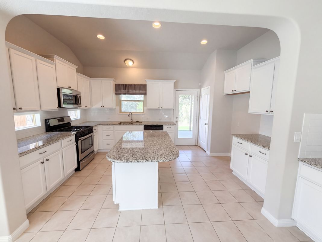 Property photo 2 of 11106 Bruneau Trl