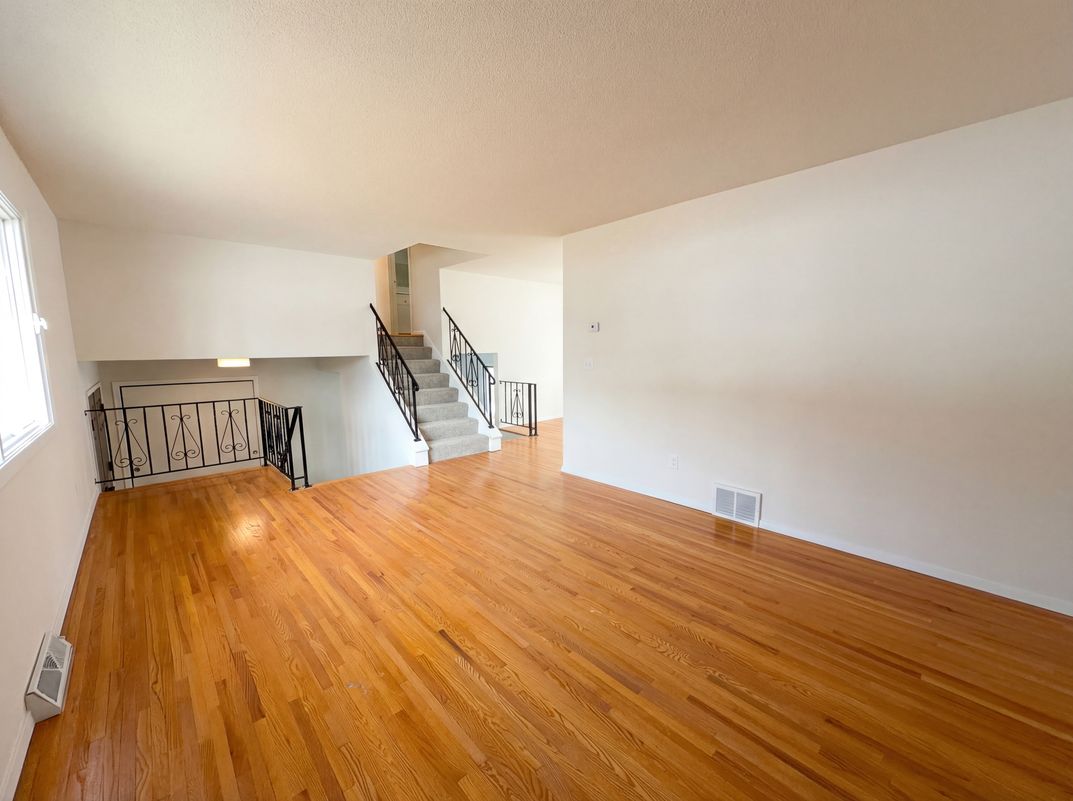 Property photo 3 of 3480 Milton St N